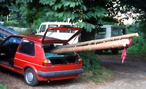 Die St�mme f�r den Alphornbau werden antransportiert