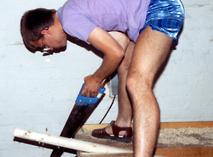 Der Alphorn-Rohling wird aufges�gt